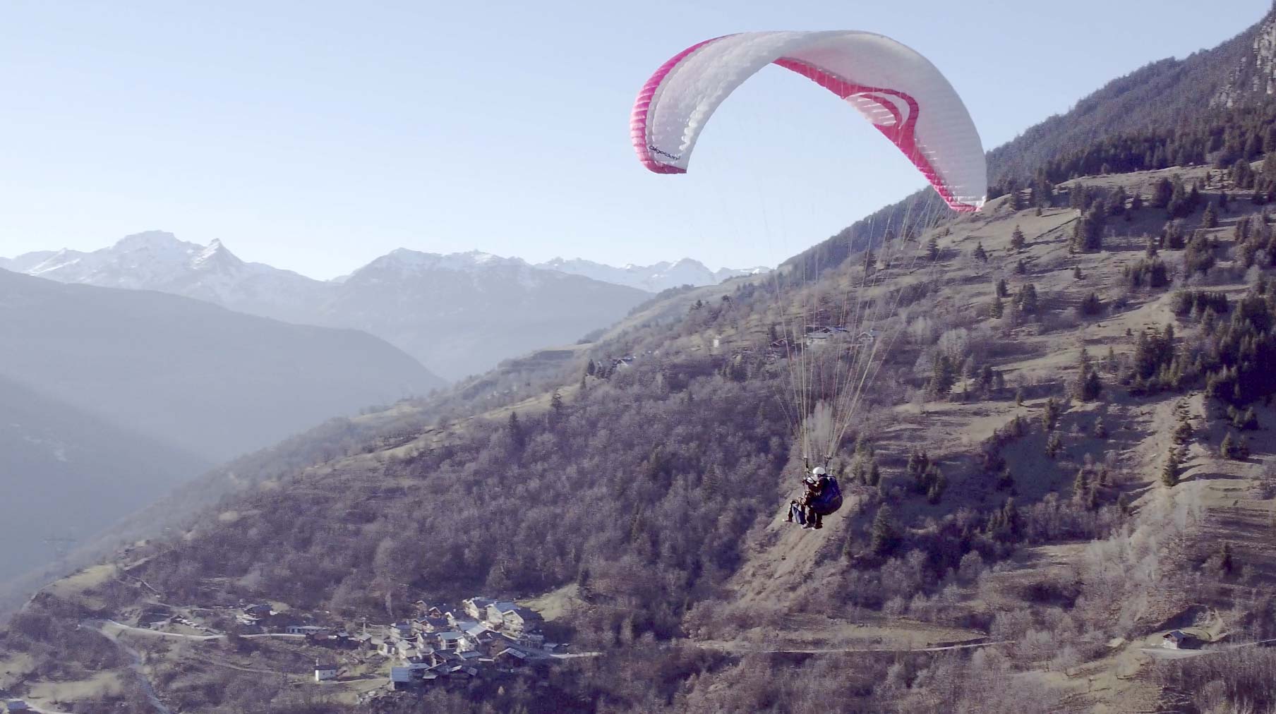 Vue aérienne parapente par drone