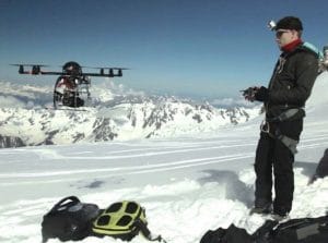 Pilote de drone en tournage aérien