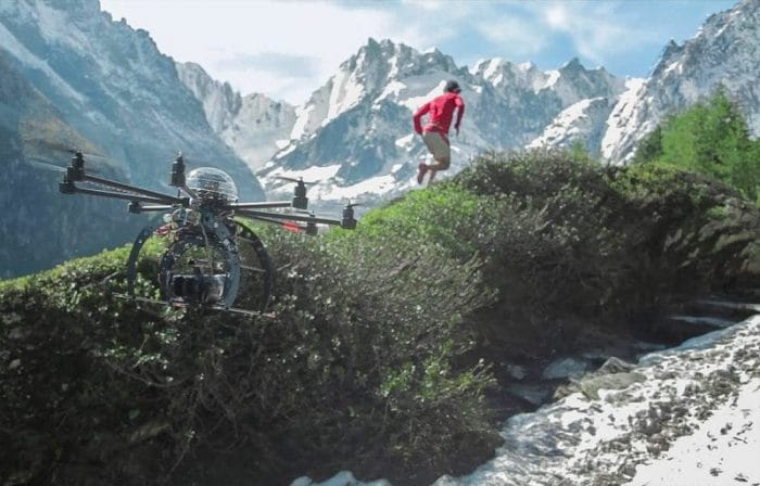 Drone et coureur en montagne