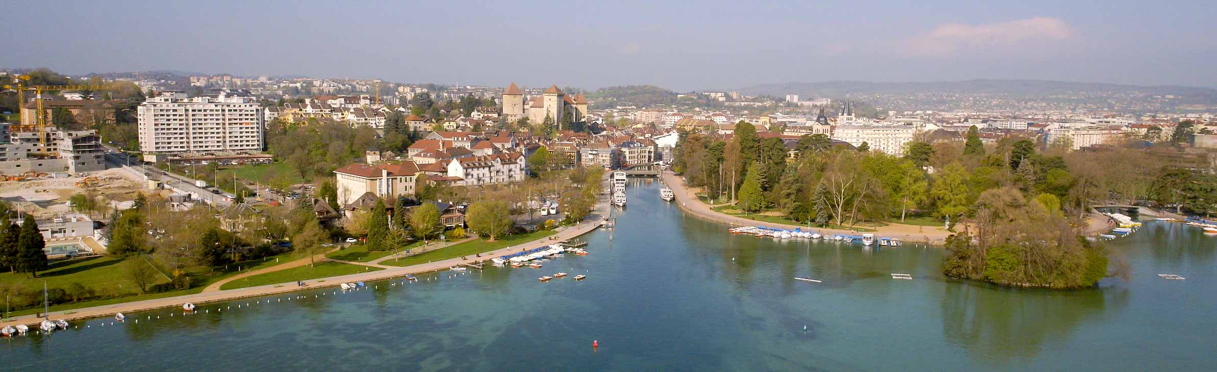 Vue aérienne d'Annecy par drone