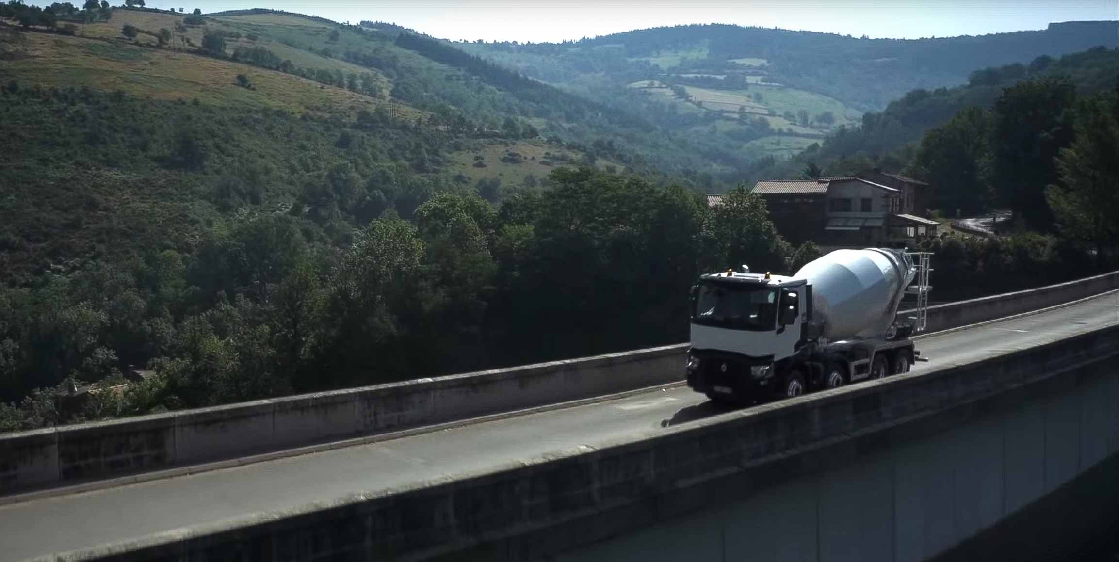 Film publicitaire par drone pour Renault trucks