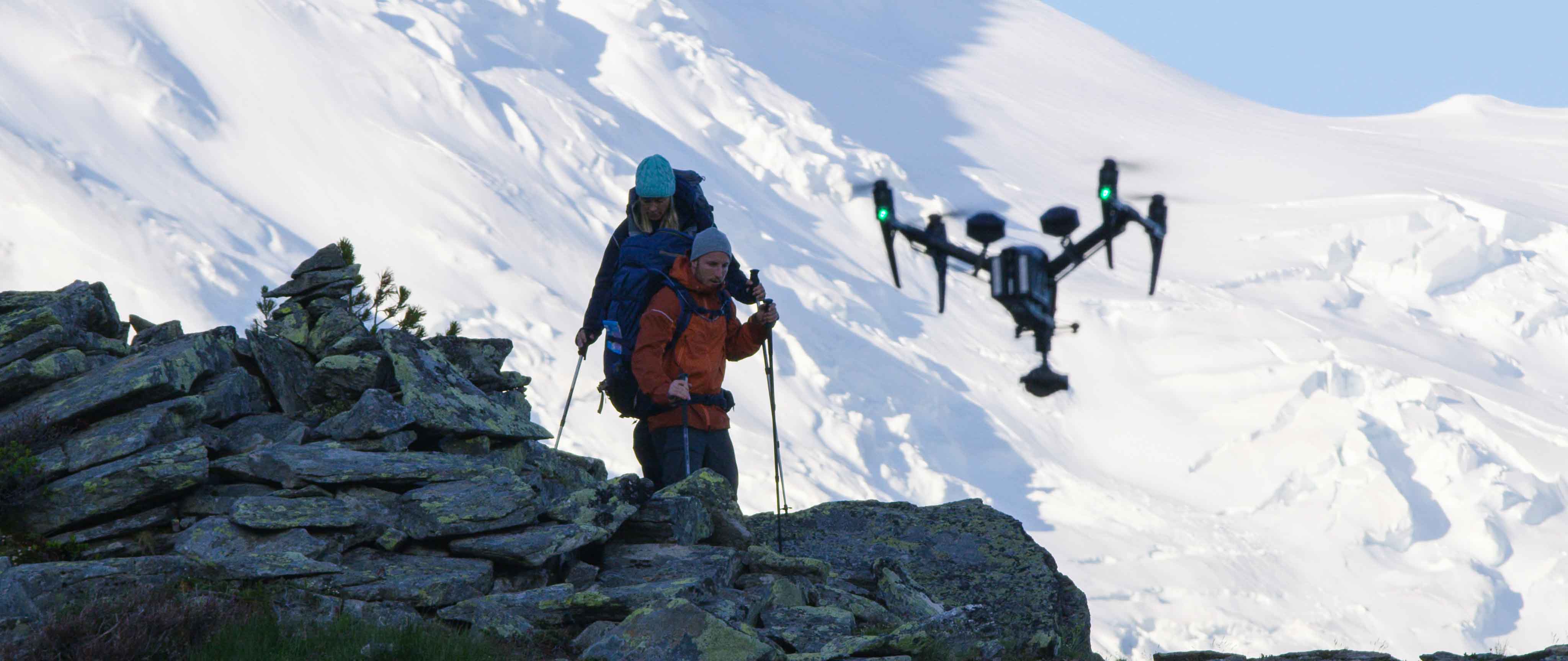 Drone pour une fiction à chamonix en montagne