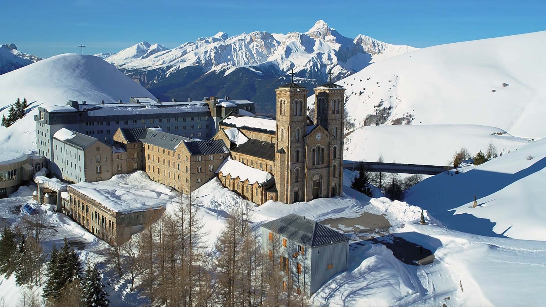 Sanctuaire notre dame de la salette pour film aérien