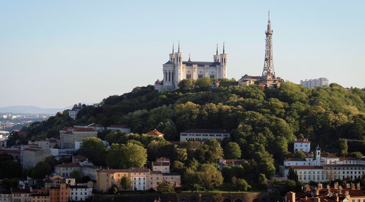 Basilique fourvière par drone pour un film sur le rhône