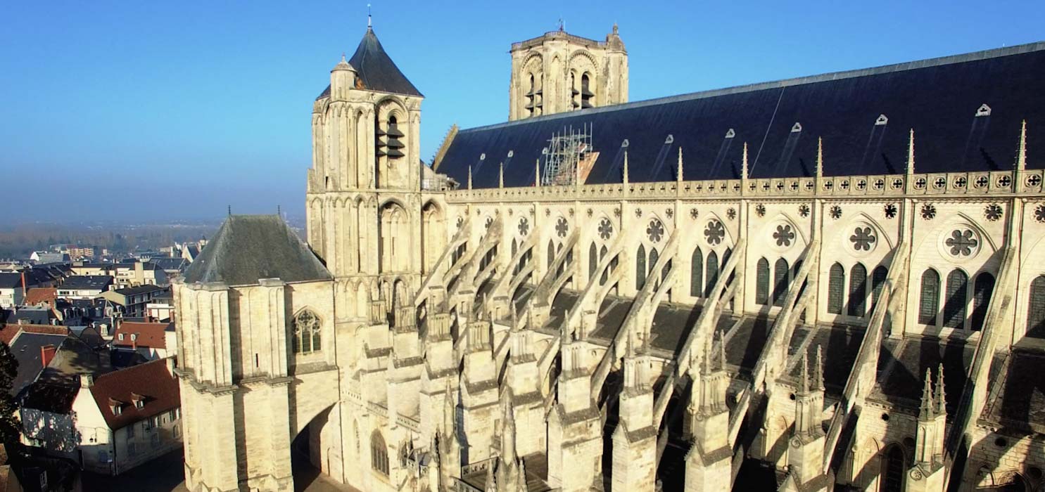 Cathédrale de Bourges par drone pour un film de groupama