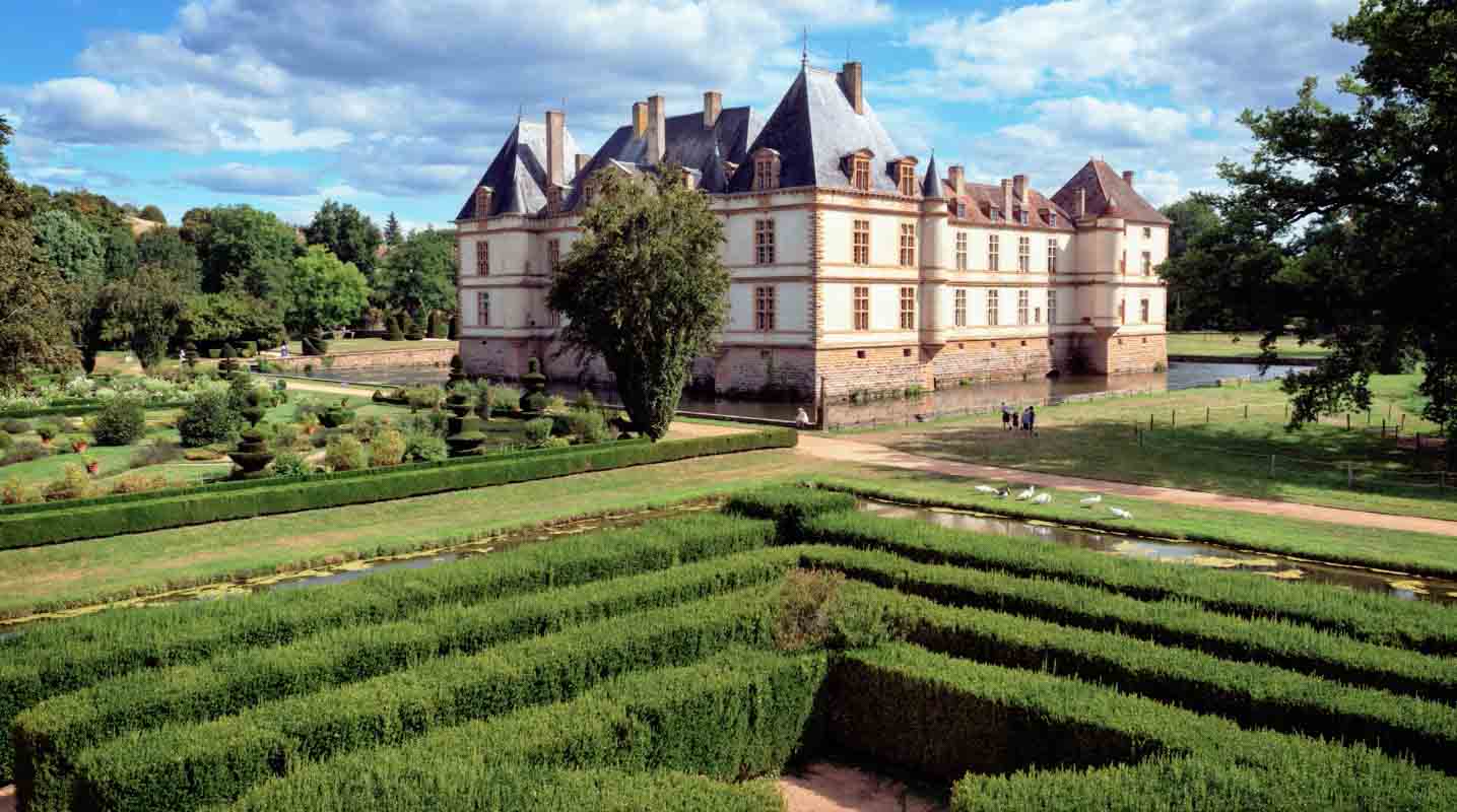 chateau saone et loire film aérien drone