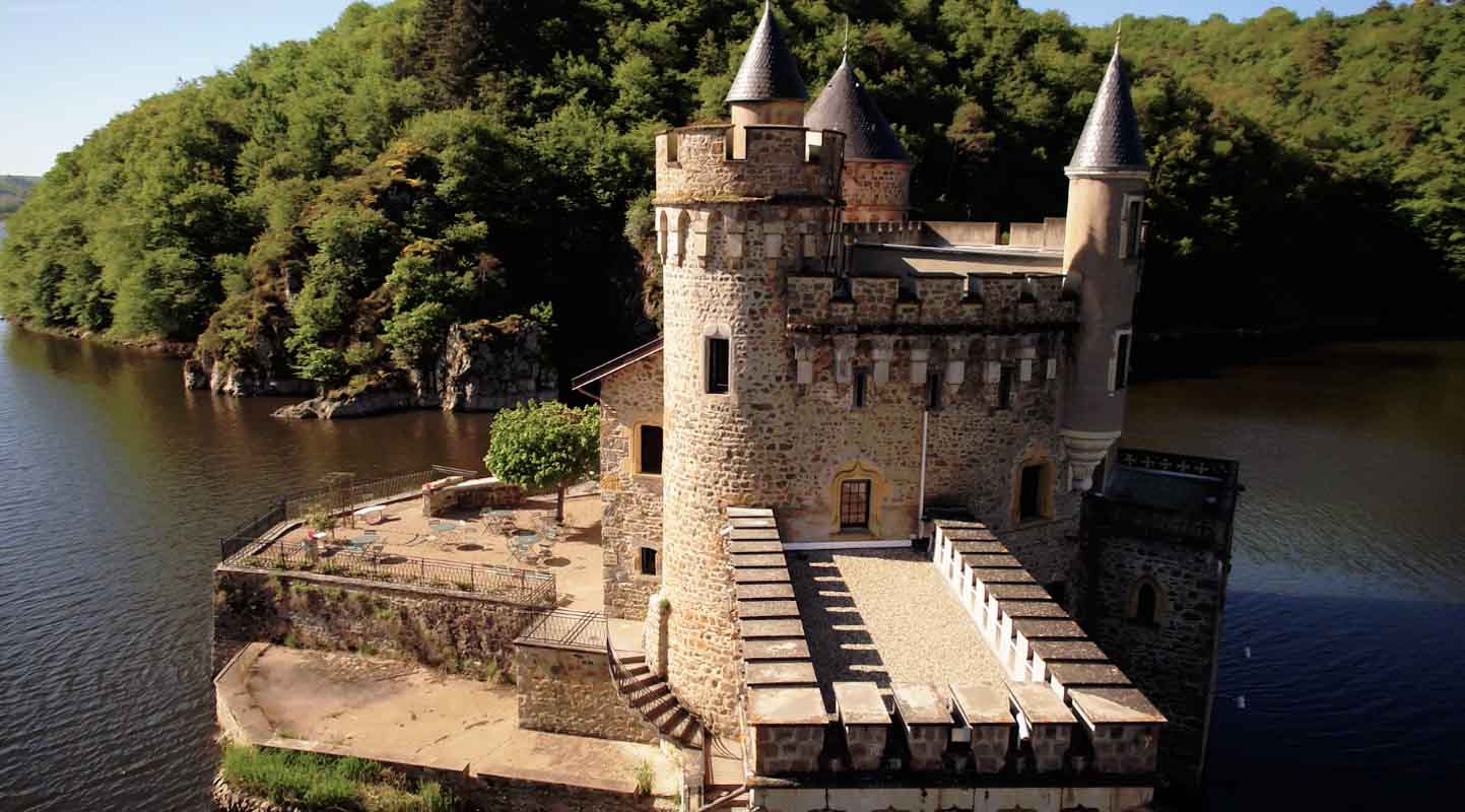 chateau de la roche face loire film aérien drone