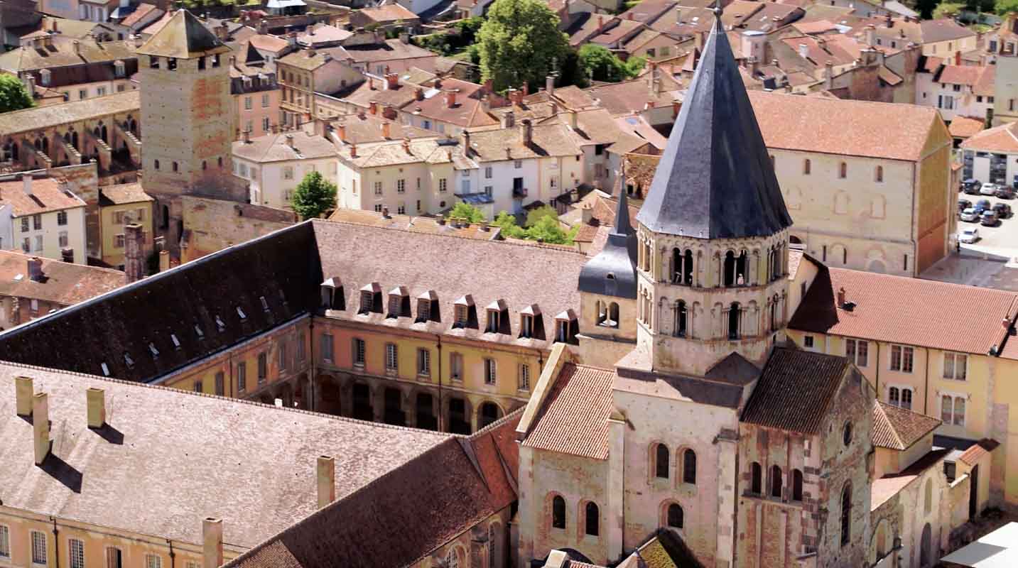 Cathédrale Saint Lazare Autun film aérien Drone