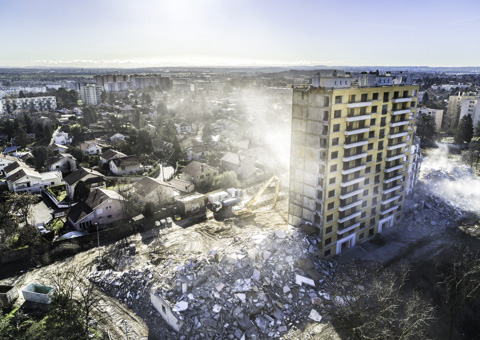 Démolition d'un batiment vue par drone