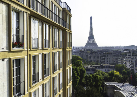 Tour Eiffel à Paris vu par drone