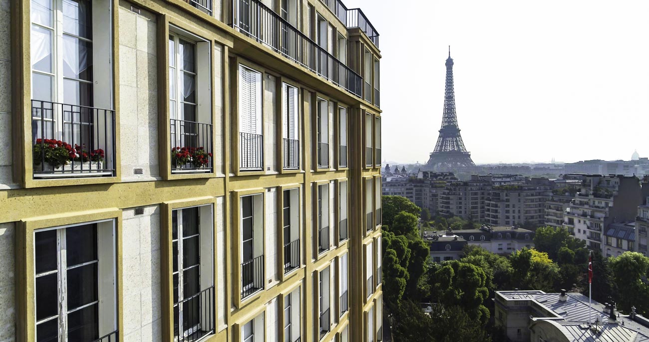 Tour Eiffel à Paris vu par drone