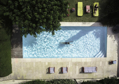 Piscine vue par drone