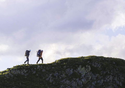 Randonnee en montagne vue par drone