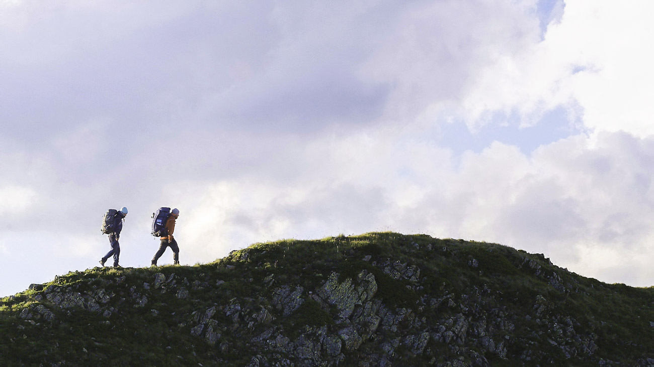 Randonnee en montagne vue par drone