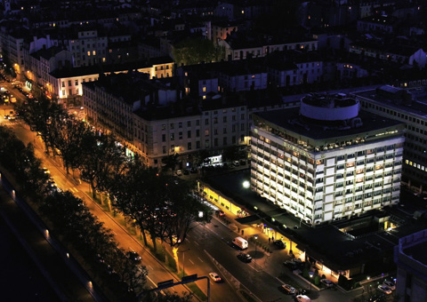 Sofitel de lyon par drone de nuit